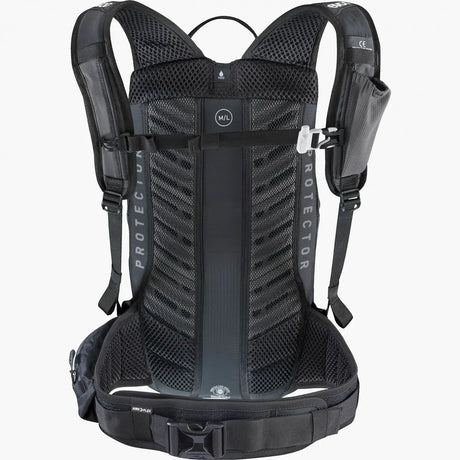 Der Evoc FR Lite Race 10L S Fahrradrucksack in grau verfügt über einen schützenden LiteShield Plus Rückenprotektor, gepolsterte Schultergurte, Hüftgurt und Netzrücken - ideal als Enduro-Rucksack für Ihr nächstes Abenteuer.