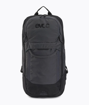 Der Evoc FR Lite Race 10L M/L Fahrradrucksack in Grau mit dem Evoc-Logo auf der oberen Fronttasche ist ideal für Enduro-Rennen und wird auf weißem Hintergrund präsentiert.