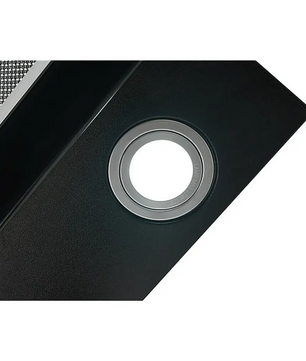 Nahaufnahme der Respekta CH 21060 S von Respekta mit einem kreisförmigen silbernen Detail, das das schlichte Design dieser Edelstahl-Schräghaube unterstreicht.