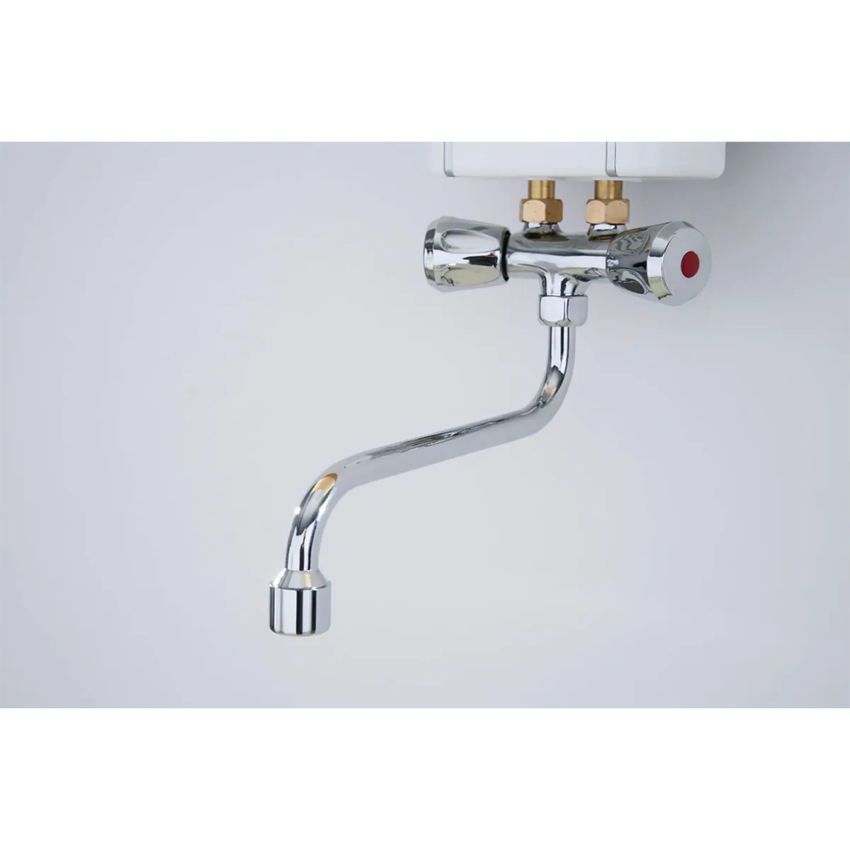 Der Thermoflow ELEX35ARM Durchlauferhitzer mit Armatur (weiß) ist ideal für die Warmwasseraufbereitung, verfügt über eine verchromte Küchenarmatur mit gebogenem Auslauf und ist kompatibel mit Niederdruckarmatur oder Klein-Durchlauferhitzer.