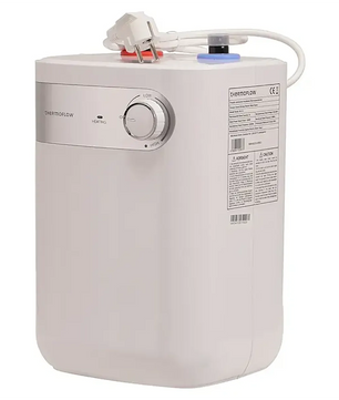 Der Thermoflow DS 5U Untertischspeicher in Weiß, ausgestattet mit einem Drehregler, einem Netzkabel und einer beschrifteten Seitenwand, wurde von Thermoflow für eine einfache und bequeme Installation unter der Spüle entwickelt.