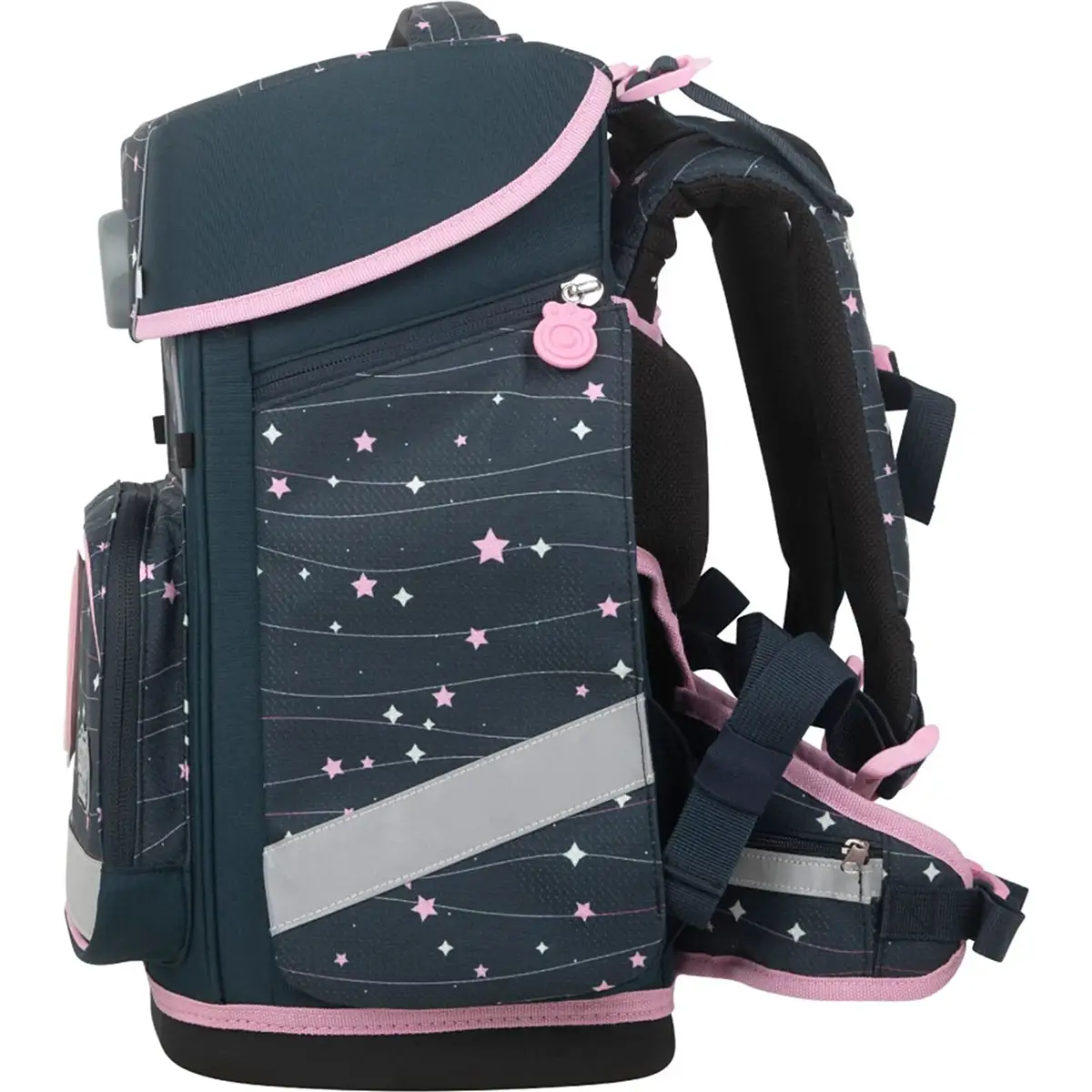 Das School-Mood Champion MAXX Schulranzen-Set 7-teilig "Ella" zeigt sich in dunkelblauem Design mit rosa Zierleisten, Stern- und Streifenmuster und ergonomisch gepolsterten Trägern - ideal für Grundschüler; hier in der Seitenansicht.