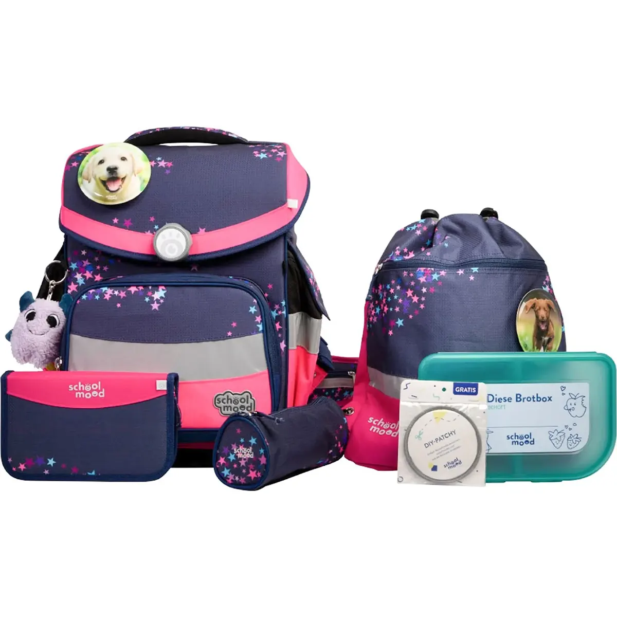 Das School-Mood Timeless Pro Schulranzen-Set 7-teilig "Leni" zeichnet sich durch ein marineblaues und rosafarbenes Sternenmuster, niedliche Akzente im Hundegesicht, passende Taschen, eine Lunchbox und einen ergonomischen Schulrucksack von School-Mood aus.