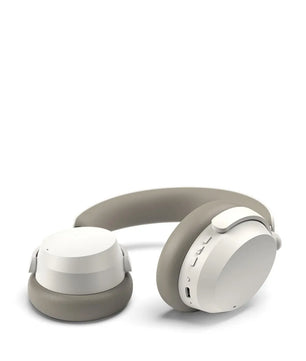 Der Sennheiser ACCENTUM Wireless Kopfhörer - weiß, mit Hybrid Active Noise Cancelling und Bedientasten, ist auf weißem Hintergrund liegend abgebildet.