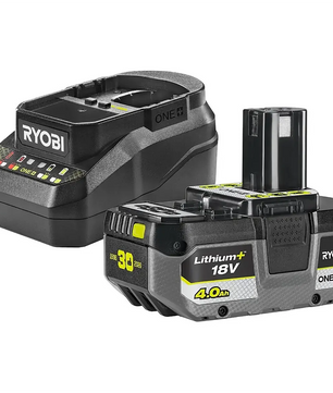 Das Ryobi RC18120B-140X ONE+ Starter-Set enthält einen grünen 4,0-Ah-Lithium-Akku und ein Ladegerät von Ryobi.