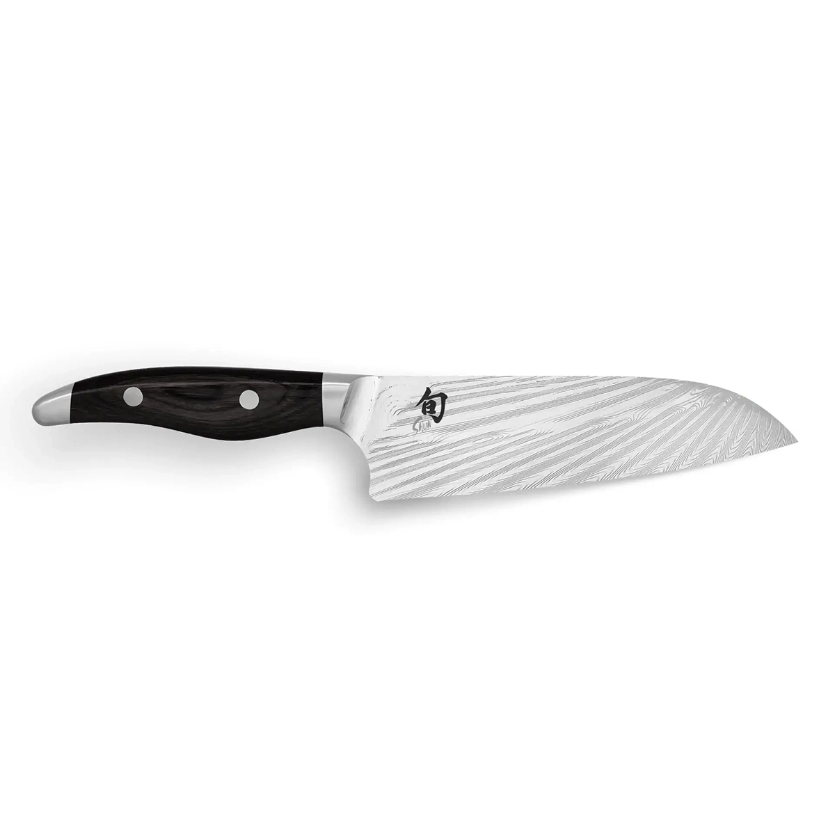 Das KAI Shun Nagare Black Santoku – schwarz ist ein Messer im japanischen Stil mit einem dunklen Griff und einer gemusterten Klinge aus rostfreiem Stahl, inspiriert von der KAI Shun Nagare Black-Serie.