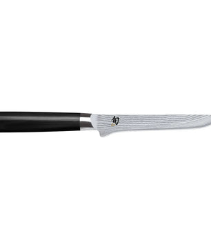 Ein KAI Shun Tranchiermesser 15 cm von KAI mit schwarzem Griff und gemusterter silberner Klinge ist auf weißem Hintergrund abgebildet.