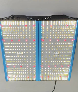 Die CASSY LED Pflanzenlampe - blau von CASSY LED ist ein rechteckiges LED-Panel mit vielen kleinen weißen und roten LEDs, das sich perfekt als dimmbare Pflanzenleuchte für die Versorgung von Zimmerpflanzen mit Vollspektrumlicht eignet.