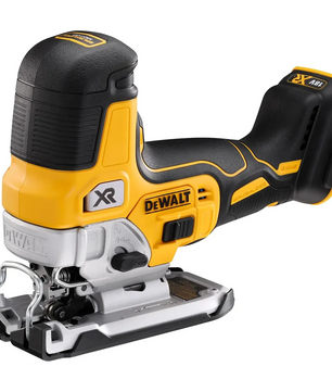 Die DEWALT DCS335N-XJ 18V XR Akku-Pendelhubstichsäge in Gelb ist kabellos einsetzbar und wird ohne Akku geliefert; dieses hochwertige Werkzeug bietet zuverlässige Leistung für präzise Sägearbeiten.