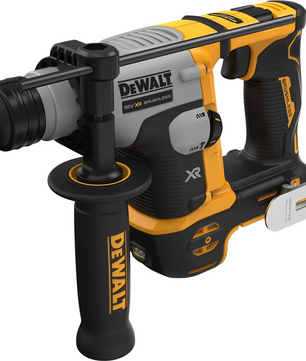 Der DEWALT DCH172N-XJ Akku-Bohrhammer in Gelb ist ein kabelloser, gelb-schwarzer Bohrhammer mit Seitengriff und bürstenlosem Motor, der über ein 18-V-SDS-plus-System verfügt und nach links abgewinkelt ist.