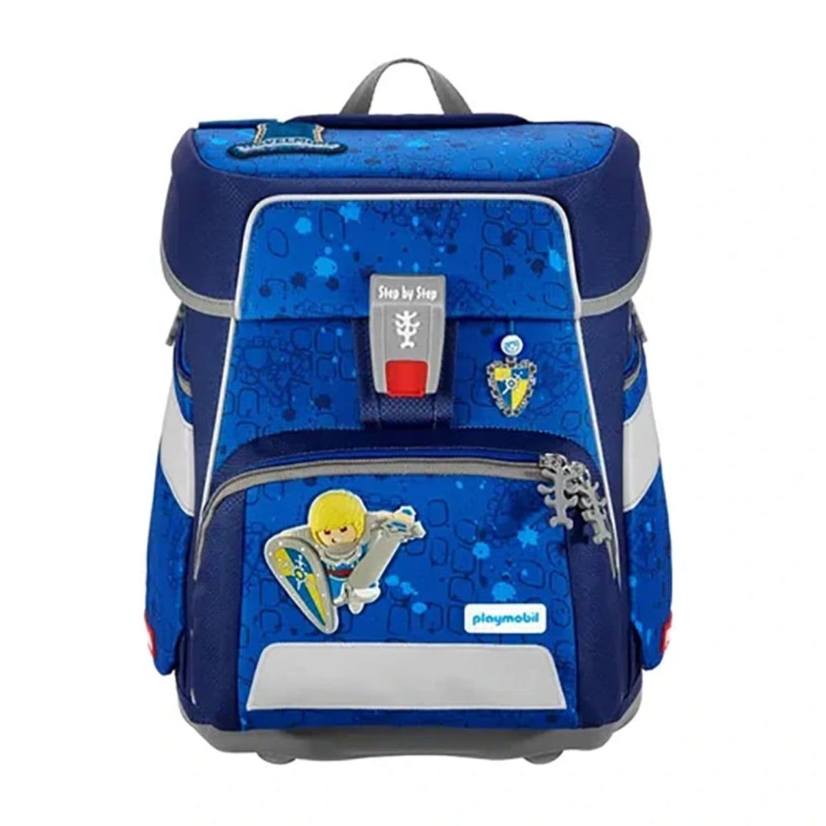 Step by Step Space - Limited Edition "Playmobil Novelmore Arwynn" (5-teiliges Set) blauer Kinderrucksack mit Cartoon-Ritter- und Schild-Grafik, Magic Mags Zubehör, abgebildet auf weißem Hintergrund.