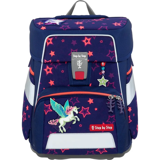 Der Step by Step SPACE Shine Schulranzen "Pegasus Night Nuala" (5-teilig) ist ein ergonomischer, leichter 20L-Rucksack in Blau mit pinken Sternen, fliegendem Einhorn-Patch und dekorativen Charms am Frontzipper.
