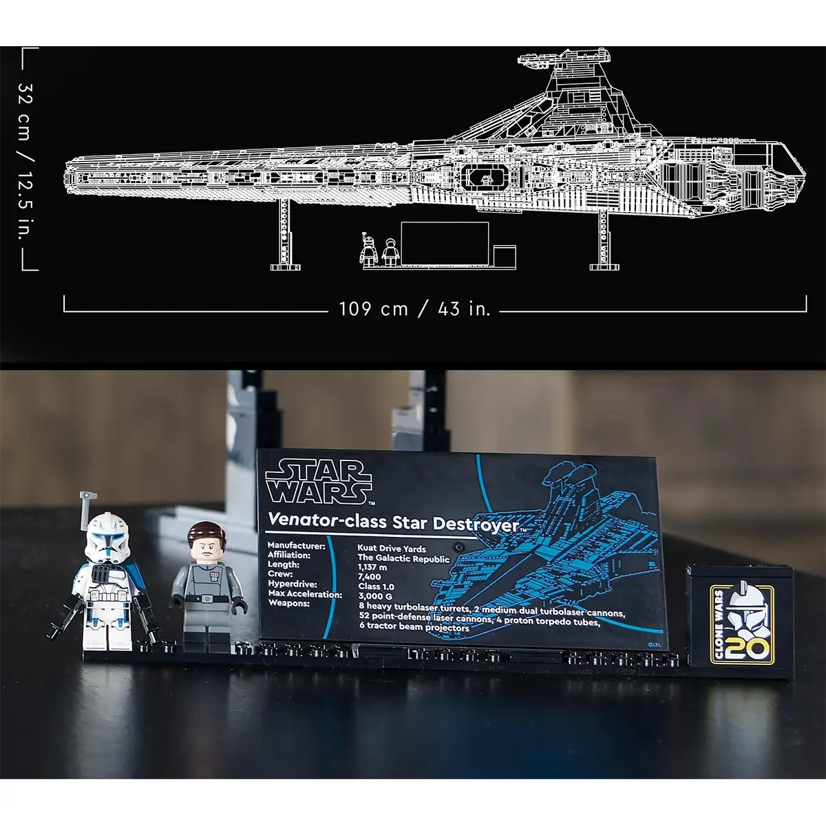 Nahaufnahme der LEGO Star Wars Republikanischer Angriffskreuzer der Venator-Klasse (75367) Ultimate Collector Series Display-Plakette mit zwei LEGO Minifiguren.
