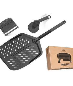 Schwarze Pizzaschaufel, Messer, Schaber und eine braune Toolbox - ideales Zubehör für Ihren Witt PICCOLO Rotante 16 Pizzaofen - schwarz.