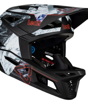 Der Leatt MTB Gravity 4.0 Helm (Größe M, weiß) besticht durch sein schlankes Design, ideal für Enduro- und Downhill-Fahrten der renommierten Marke Leatt.