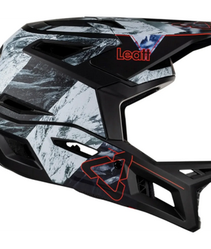 Der Leatt MTB Gravity 4.0 Helm in Größe L, schwarz, besticht durch sein kantiges Design, das rote Leatt-Logo an der Seite und die fortschrittliche 360° Turbine Technology für verbesserten Schutz.