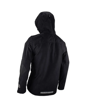 Die Leatt HydraDri 5.0 MTB Jacke in Größe M und Schwarz ist eine wasserdichte Fahrradjacke mit Kapuze, langen Ärmeln und leicht taillierter Passform - ideal, um bei Regenfahrten trocken zu bleiben.