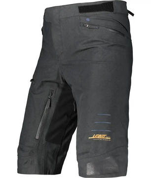 Die Leatt DBX 5.0 MTB Radhose in Größe S, schwarz, mit Reißverschlüssen und Taschen für zusätzlichen Komfort und Wetterschutz, präsentiert sich auf weißem Grund.
