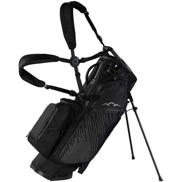 Sun Mountain 14-Way Golf-Standbag – schwarz, mit Schultergurten, Seitentaschen und einem weißen Streifenmuster, ausgestattet mit wasserdichten Reißverschlüssen und steht sicher auf ausklappbaren Beinen.