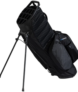 Sun Mountain 14-Way-Golf-Standbag – schwarz, mit ausgeklappten Standbeinen, mehreren Taschen mit wasserdichten Reißverschlüssen und Schlägerfächern, aus einem Winkel gezeigt.