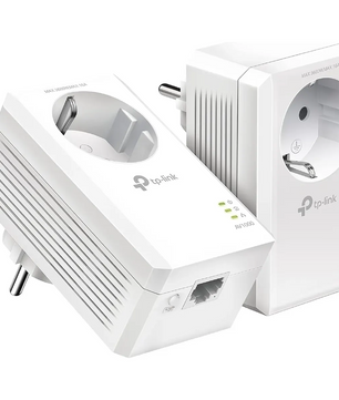Zwei weiße TP-Link TL-PA7019P KIT AV1000 Powerline-Adapter mit Gigabit-LAN-Ethernet-Anschluss und LED-Anzeigen von TP-Link, aus verschiedenen Blickwinkeln abgebildet.