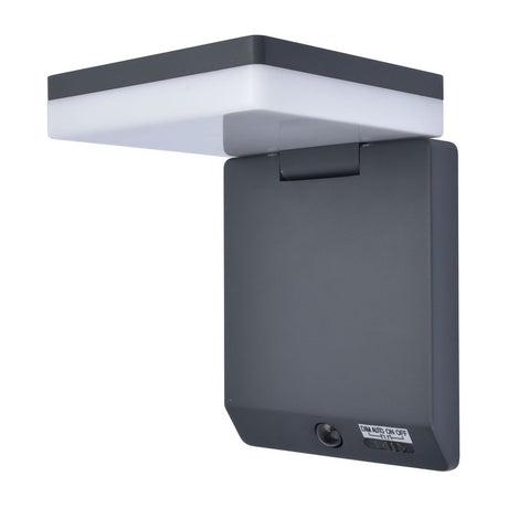 Die Lutec Moze Wandleuchte - schwarz von Lutec ist eine stilvolle LED-Außenleuchte mit Bewegungsmelder, die sich durch ihr modernes, flaches schwarzes Design auszeichnet - ideal als Solar-Wandleuchte für jeden Außenbereich.
