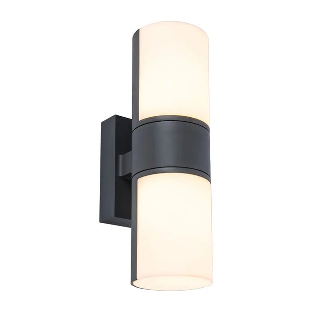 Die LED-Wandleuchte „Cyra“ von Lutec besticht durch zwei zylindrische, satinierte Leuchten und eine schwarze, rechteckige Wandhalterung – ideal für Akzent- und indirekte Beleuchtung in modernen Wohnräumen.