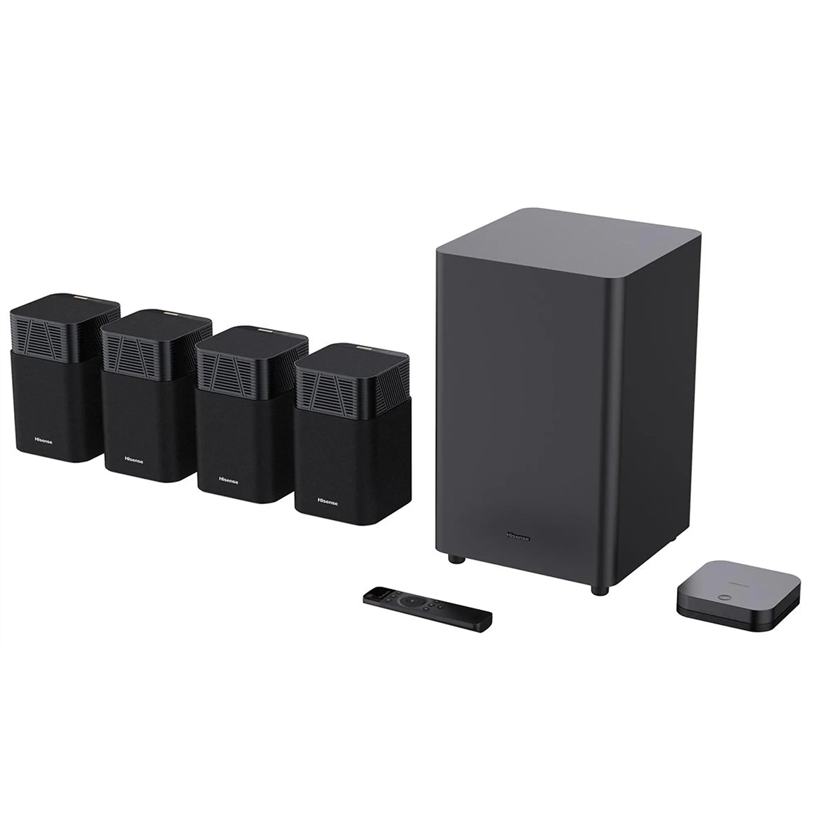 Fünf schwarze Lautsprecher, ein kabelloser Subwoofer, eine Fernbedienung und ein kleines Gerät - Bestandteile des Hisense HT Saturn Surround-Sound (schwarz) von Hisense - sind auf einem weißen Hintergrund angeordnet.