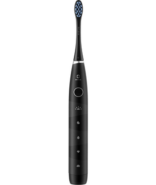 Die OCLEAN Oclean Flow S Elektrische Zahnbürste- Schwarz mit blauen Borsten steht aufrecht auf weißem Grund, ist für die effektive Zahnreinigung konzipiert und verfügt über eine lange Akkulaufzeit.