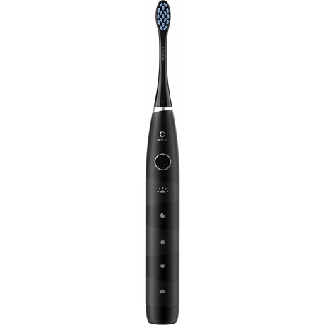 Die OCLEAN Oclean Flow S Elektrische Zahnbürste- Schwarz mit blauen Borsten steht aufrecht auf weißem Grund, ist für die effektive Zahnreinigung konzipiert und verfügt über eine lange Akkulaufzeit.