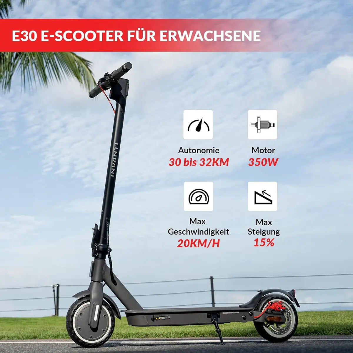 INVANTI E30 E Roller in Grau auf dem Gehweg am Meer, straßenzugelassen und fahrbereit. Mit den oben genannten Leistungsmerkmalen.