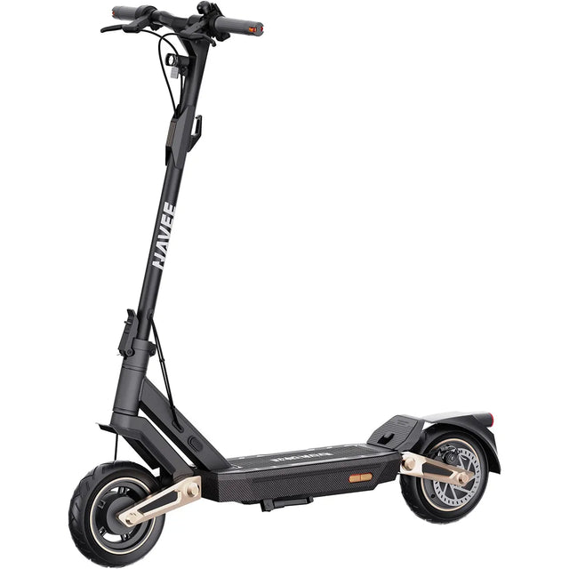 NAVEE ST3 Pro E-Scooter in Schwarz mit breiten Reifen und der Aufschrift „HAVEF“ auf dem Vorbau, ausgestattet mit elektrischer Federung, abgebildet vor weißem Hintergrund.