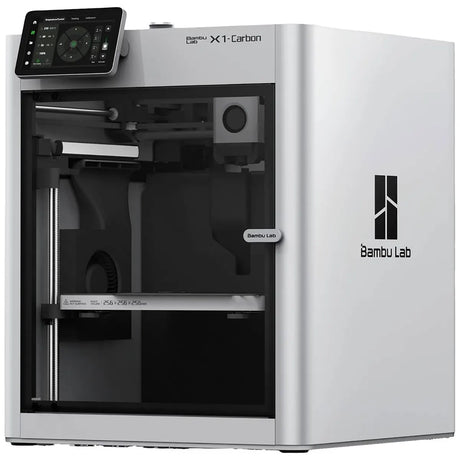Der Bambu Lab X1-Carbon 3D Drucker in Silber von Bambu Lab verfügt über ein Touchscreen-Display und eine transparente Frontabdeckung.