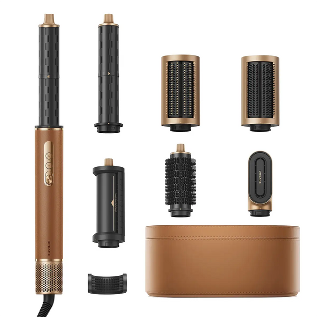 Der DREAME AirStyle Pro, 7-in-1-Hairstyler von DREAME ist ein vielseitiges Haarstyling-Set in einem braunen Etui, das verschiedene Bürsten und Trommeln mit eleganten gold-schwarzen Aufsätzen für ein einfaches und stilvolles Haarstyling bietet.