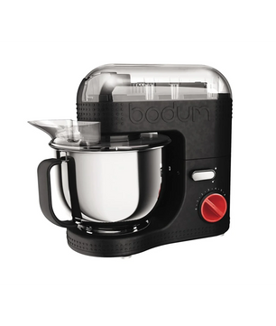 Die Bodum Bistro 11381 Küchenmaschine in Schwarz verfügt über einen leistungsstarken 700-Watt-Motor, schlankes Retro-Design, einen durchsichtigen Deckel, ein rotes Ziffernblatt und das Bodum-Logo an der Seite.