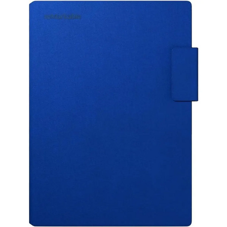 Eine geschlossene blaue Schutzhülle für Tablets oder E-Reader mit einer Klappe auf der rechten Seite, die sich durch ein schlichtes und minimalistisches Design in der eleganten Ausführung „reMarkable Book Folio Schutzhülle – blau“ auszeichnet, wie sie von reMarkable angeboten wird.