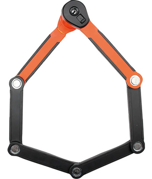 Das Kryptonite Evolution 790 Faltschloss – orange von Kryptonite ist ein faltbares Fahrradschloss in Schwarz und Orange aus gehärtetem Stahl in sechseckiger Form, das mit einem Schlüsselloch und einer praktischen Rahmenhalterung zur einfachen Befestigung an Ihrem Fahrrad ausgestattet ist.