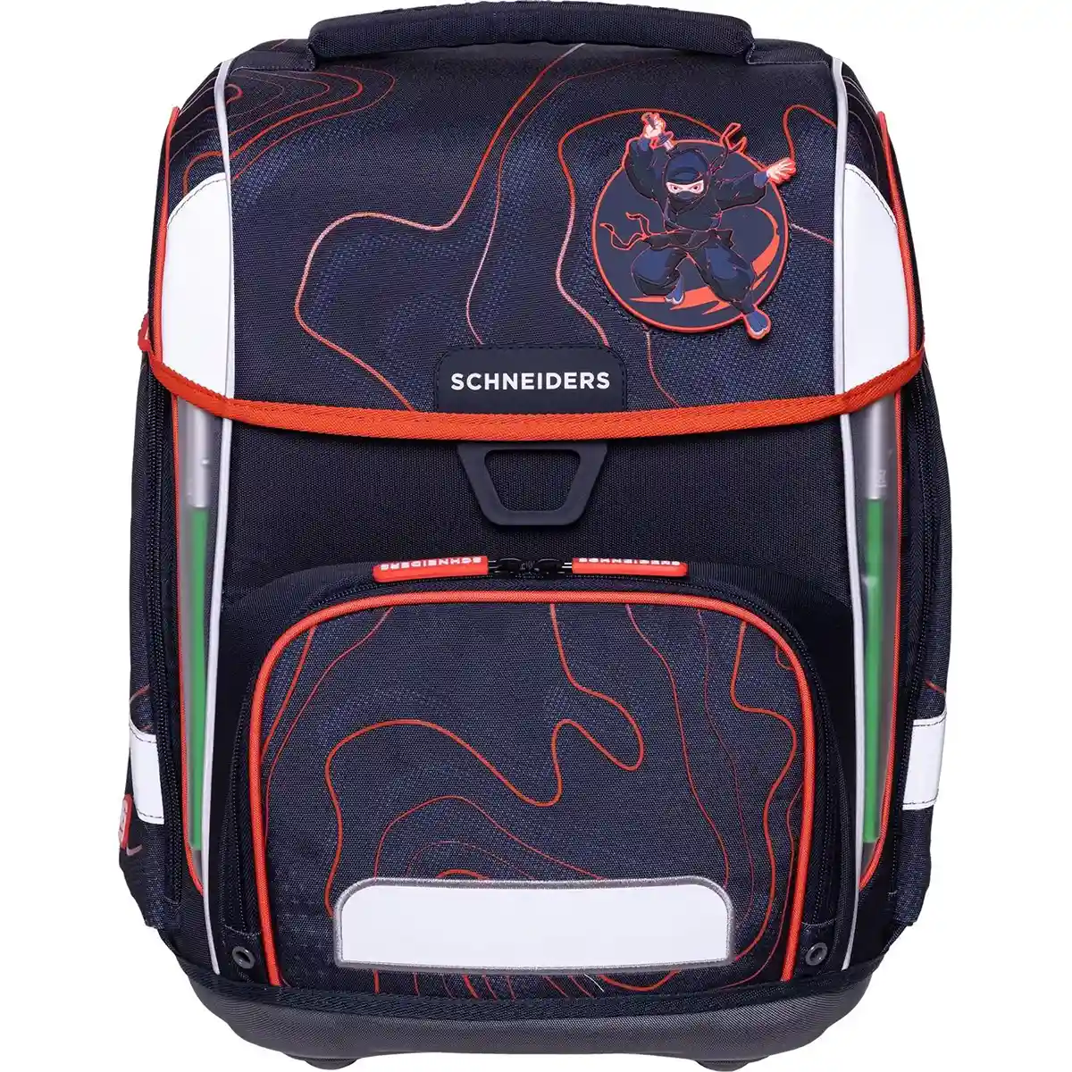Das Schneiders Ergolite "Ninja Revenge" 9-teiliges Schulranzen-Set präsentiert sich in dunkelblauem Design mit roten Linien, Ninja-Grafik, weißen Akzenten und Logo auf der Klappe. Leicht & ergonomisch für optimalen Tragekomfort.