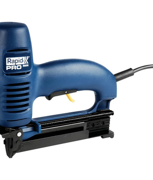 Der RAPID Pro R606 Elektrotacker in blau, von RAPID, mit Kordel und Abzug, bietet Profi-Werkzeug-Qualität und Schlagkraftregulierung. Abgebildet auf einem weißen Hintergrund.