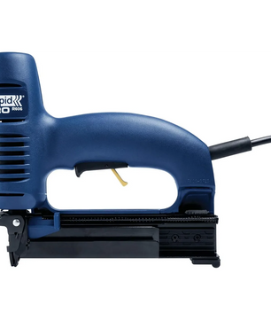 Der RAPID Pro R606 Elektrotacker in blau von RAPID verfügt über einen schwarzen Auslöser, Kabel und eine praktische Schlagkraftregulierung für professionelle Heftaufgaben.
