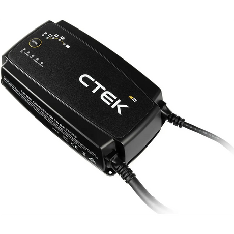 Das CTEK M15 Batterieladegerät – schwarz von CTEK verfügt über sichtbare Kabel und Kontrollleuchten, eignet sich ideal für Bootsbesitzer und ist mit 12-V-Lithium-Batterien kompatibel.