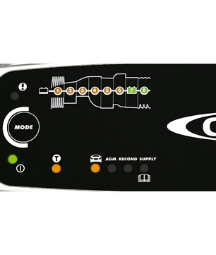 Nahaufnahme der Anzeigetafel des CTEK MXS 10 Batterieladegerätes mit Modus-Taste, Kontrollleuchten und den Ladestufen 1 bis 8 für eine effiziente Batteriewartung.