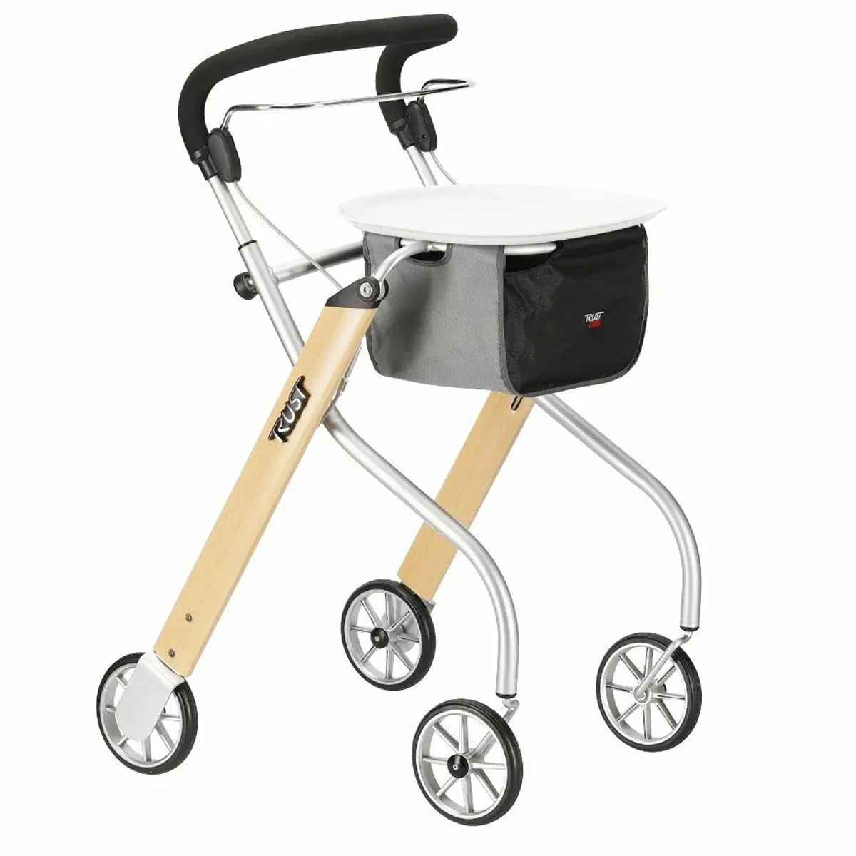 Der Trust Care Let's Go Rollator in Braun von Trust Care ist eine moderne, kompakte Gehhilfe mit vier Rädern, schwarzem Griff, grauer Tasche und kleinem weißen Tablett - ideal als Wohnraum-Rollator für den Innenbereich.