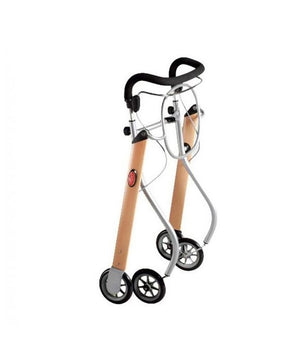 Der Trust Care Let's Go Rollator - braun ist eine kompakte Gehhilfe mit vier Rädern und Holzseitenteilen von Trust Care, die sicheren Stand bietet und ideal für den Innenbereich geeignet ist.
