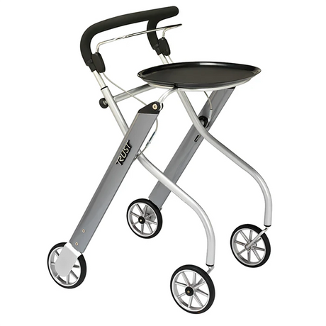 Der Trust Care Let's Go Rollator - silber von Trust Care verfügt über vier Räder, einen gepolsterten Lenker und ein abnehmbares schwarzes Tablett - ideal als kompakte Gehhilfe und perfekt als Wohnraum-Rollator für die leichte Mobilität im Haus.