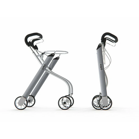 Zwei Trust Care Let's Go Rollator - silber von Trust Care, jeweils aufgeklappt und zusammengeklappt zur kompakten Aufbewahrung - ideal als kompakte Gehhilfe oder Wohnraum-Rollator für bequeme Mobilität im Haus.