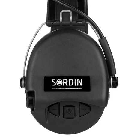 Der Sordin Supreme Pro Gehörschutz in schwarz von Sordin, mit Knöpfen und Drähten, in der Seitenansicht auf weißem Hintergrund.