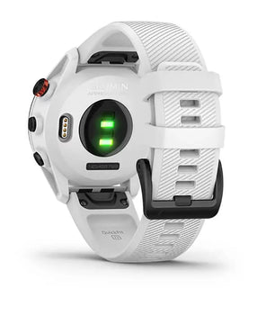 Rückansicht der Garmin Approach S62 Golfuhr - Weiß mit grün leuchtendem Herzfrequenzsensor.