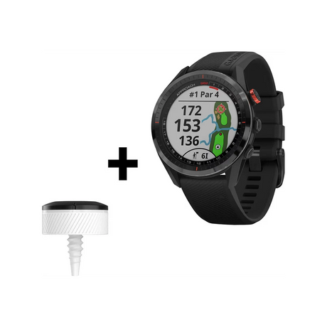Die Garmin Approach S62 Golfuhr - schwarz von Garmin zeigt einen Golfplatz mit der Schlaganalyse-Funktion, gepaart mit einem weißen Golfzubehör und einem Pluszeichen.