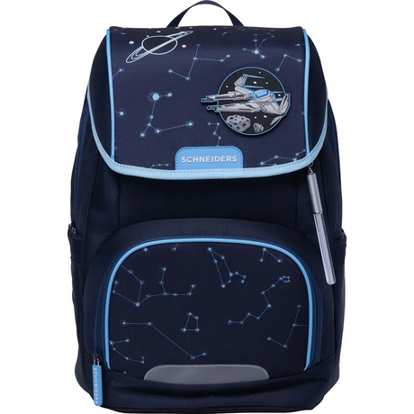 Das Schneiders Ergojet Space Dream Schulranzen-Set - 6-teilig ist marineblau mit Sternbild- und Weltraummotiven, einem Raumschiff-Aufnäher, hellblauer Zierleiste, ergonomischer Form und Sicherheitsreflektoren. Marke: Schneiders.